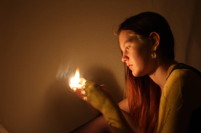 Aspirující psycholožka si hraje s ohněm