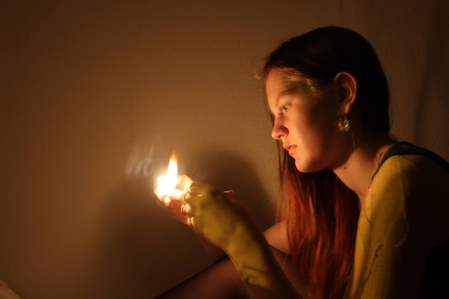 Aspirující psycholožka si hraje s ohněm